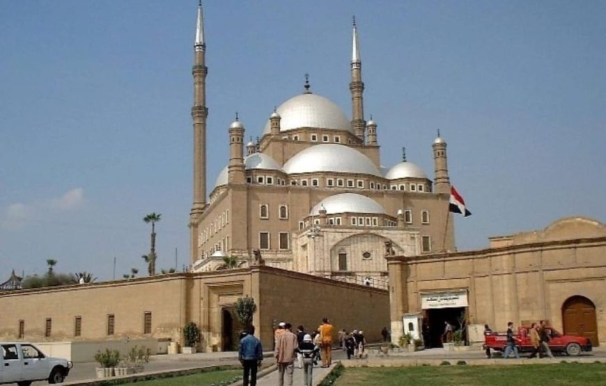 Cairo: Pyramids, Sphinx, Citadel and old Cario Private tour